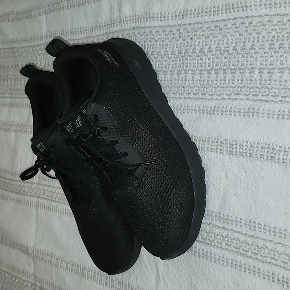 Sketchers GoGa Max wide fit black sneakers mens 10.5 wide - Picture 1 of 9
